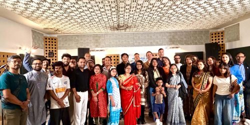 প্যারিসে কবি মেরী হাওলাদারের কবিতা নিয়ে আবৃত্তি সন্ধ্যা শত ঝর্ণার জল অনুষ্টিত